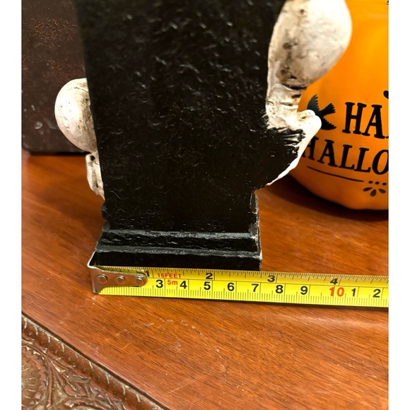 ☠️ NEW VIRAL TIKTOK HALLOWEEN RIP SKELETON ON TOMBSTONE CEMETERY FIGURE SPOOKY - Picture 7 of 9